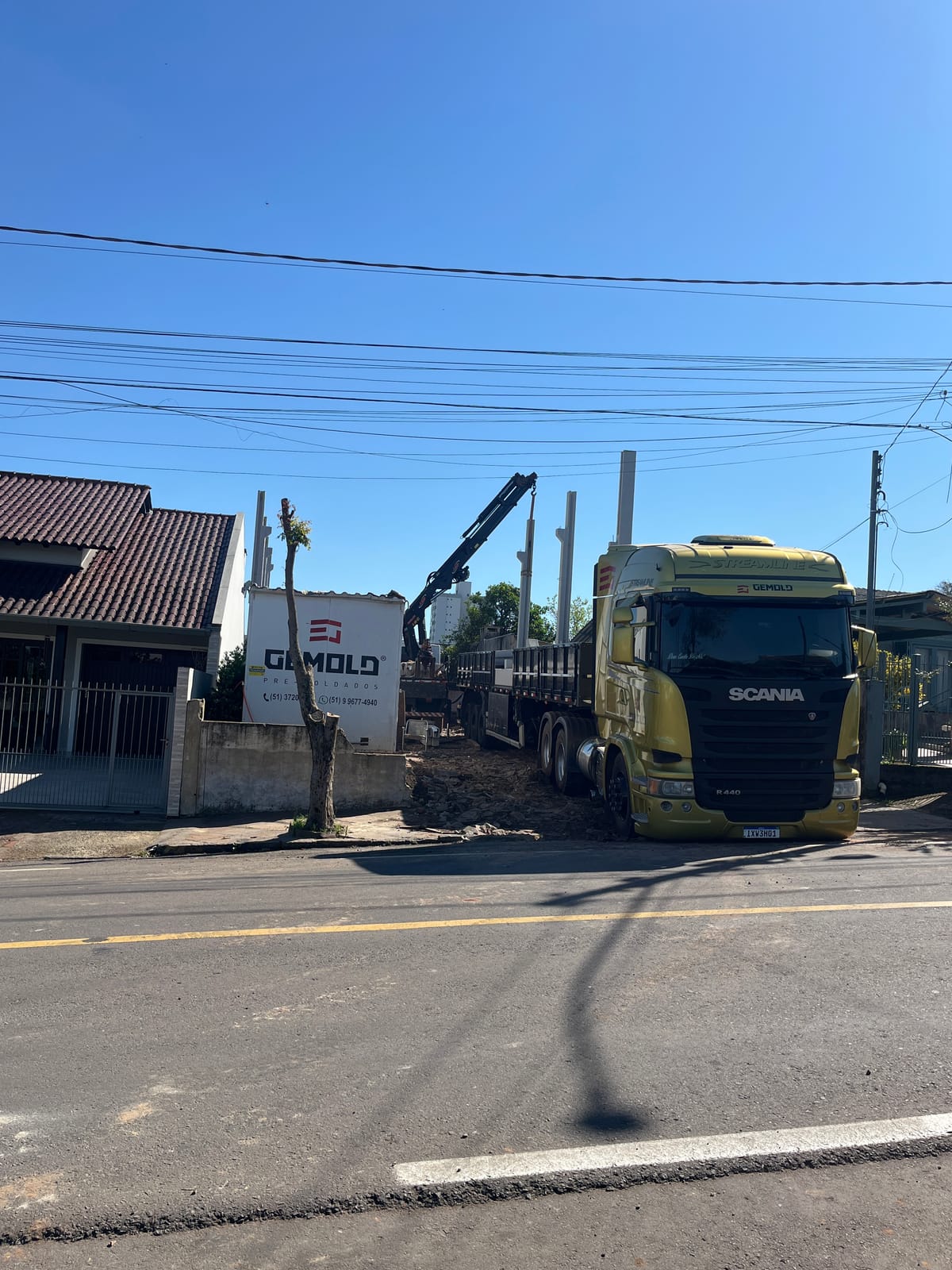 Investimento Imobiliário, Santa Cruz do Sul: Montagem dos pilares com o munck