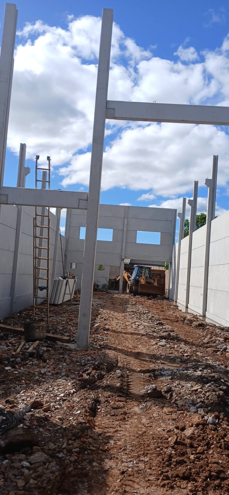 Investimento Imobiliário, Santa Cruz do Sul: Pilares e vigas com placas de parede encaixadas