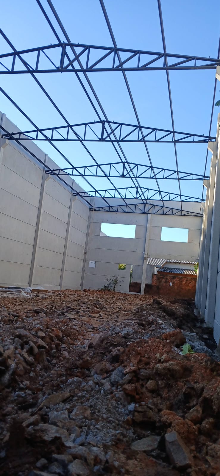 Investimento Imobiliário, Santa Cruz do Sul: Tesouras metálicas e terças sobre as placas de parede
