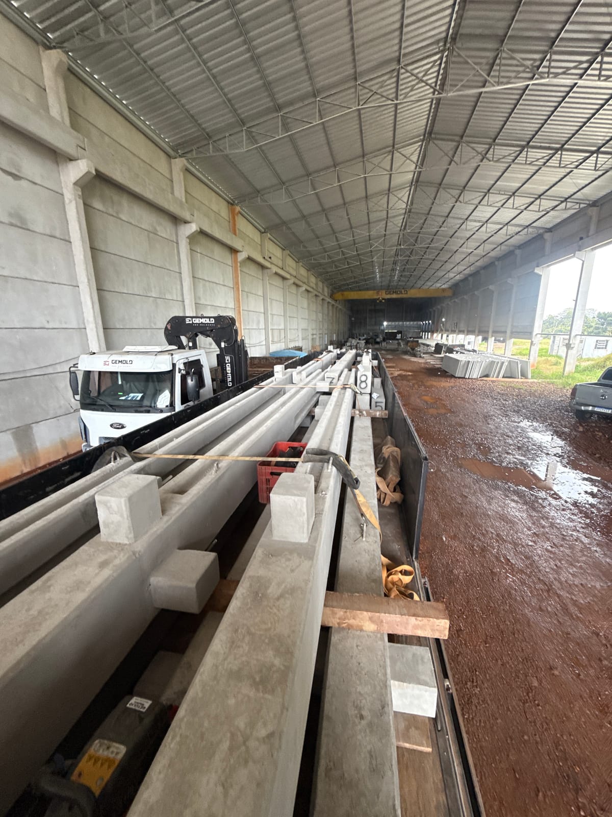 Mercado Bela Vista - O Mercado da Família, Venâncio Aires: Pilares carregados no caminhão