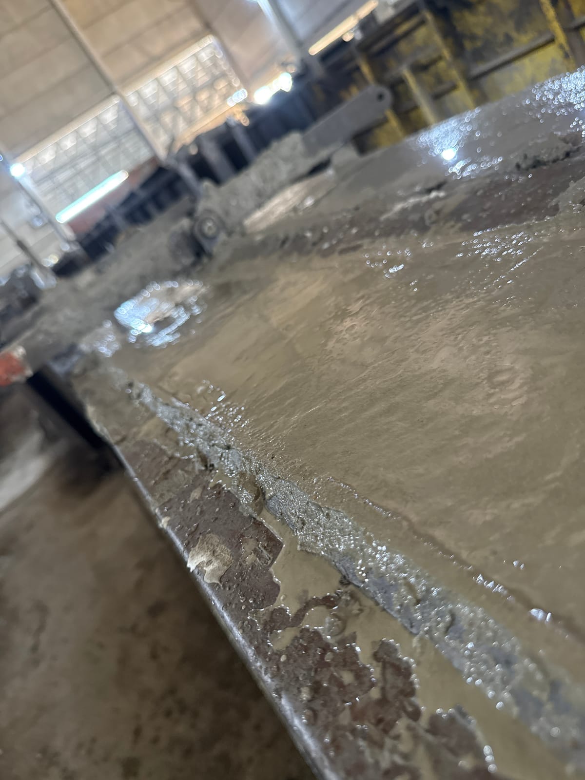 Miller Supermercados, Santa Cruz do Sul: Concreto fresco na forma da fábrica